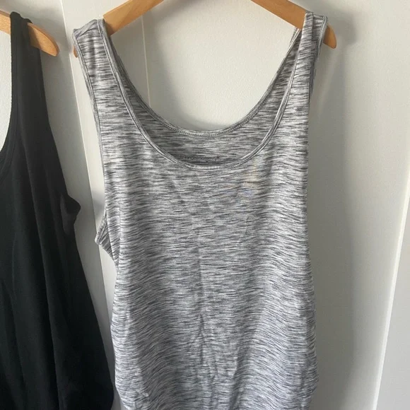 Liz Lange and Old Navy Maternity Ruched Dresses - Picture 5 of 8